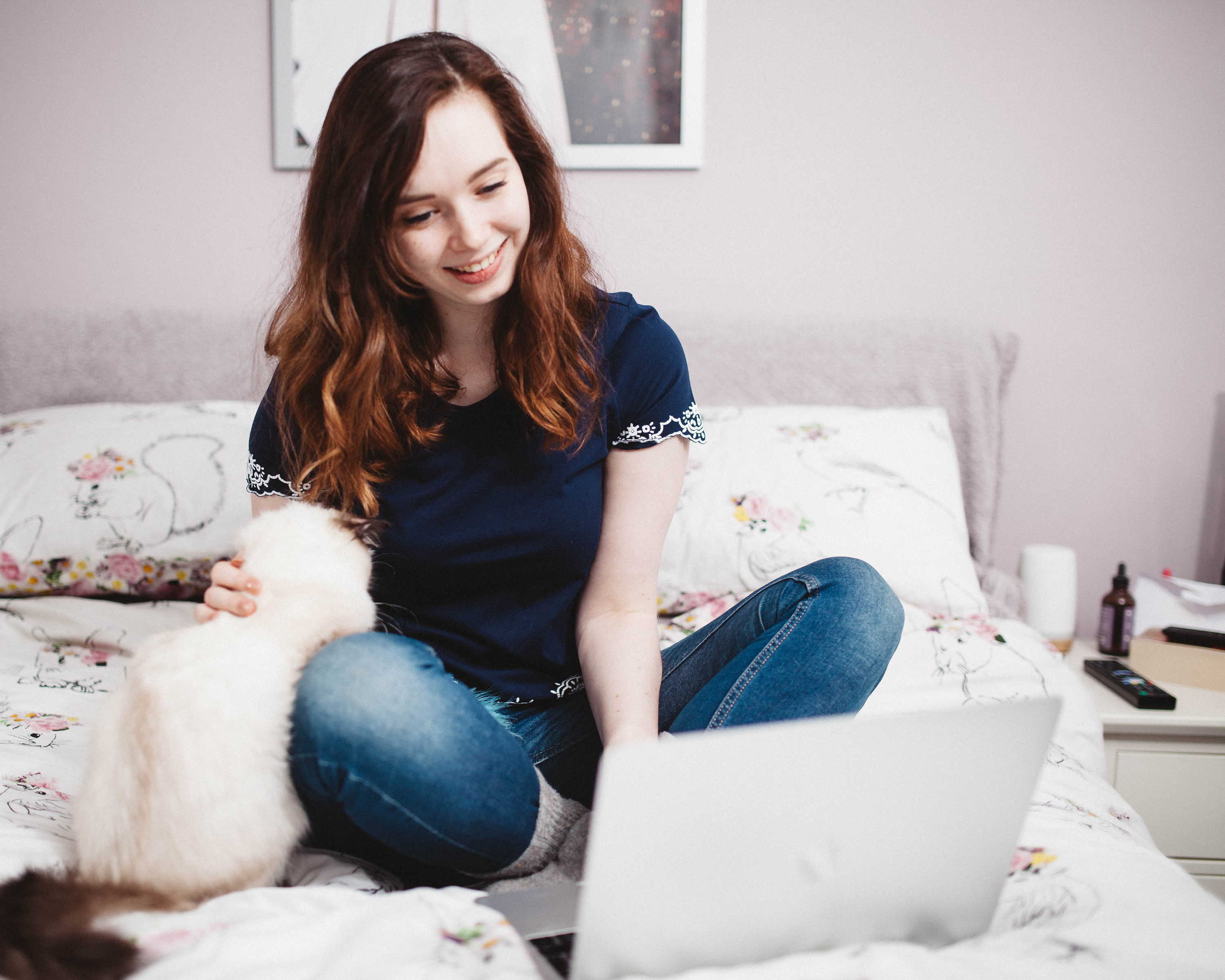 Showit Web designer Gillian Sarah on bed with mug of coffee